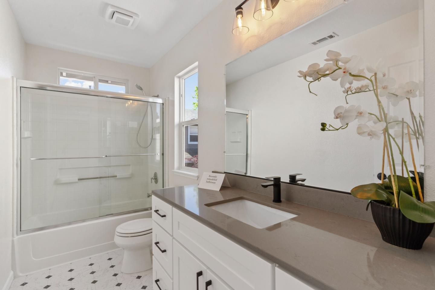 Detail Gallery Image 39 of 70 For 918 Oakes St, East Palo Alto,  CA 94303 - 3 Beds | 2/1 Baths