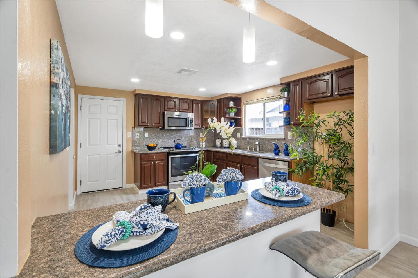 Detail Gallery Image 12 of 40 For 1042 Pescadero St, Milpitas,  CA 95035 - 3 Beds | 2 Baths
