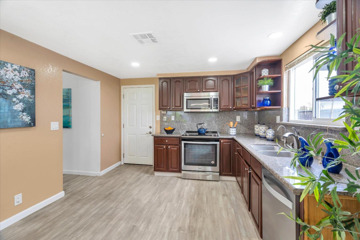 Detail Gallery Image 13 of 40 For 1042 Pescadero St, Milpitas,  CA 95035 - 3 Beds | 2 Baths