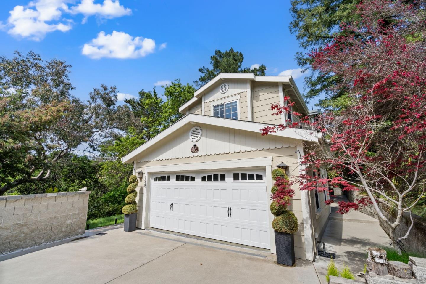 Detail Gallery Image 1 of 39 For 558 Live Oak Ln, Redwood City,  CA 94062 - 3 Beds | 2/1 Baths