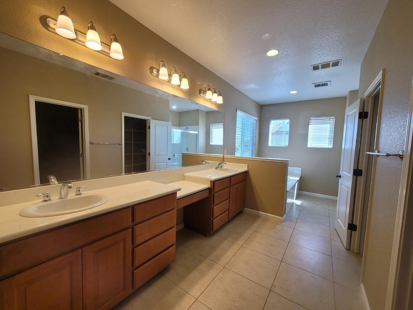 Detail Gallery Image 30 of 47 For 4082 St Remy Ct, Merced,  CA 95348 - 4 Beds | 3/1 Baths