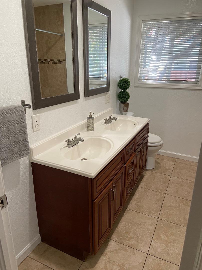 Detail Gallery Image 10 of 13 For 1634 Kentfield Ave #1,  Redwood City,  CA 94061 - 2 Beds | 2 Baths