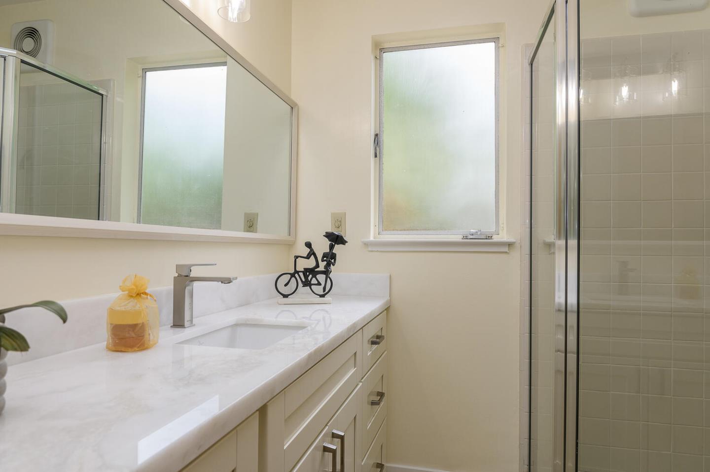 Detail Gallery Image 17 of 34 For 936 Lathrop Pl, Stanford,  CA 94305 - 4 Beds | 2 Baths