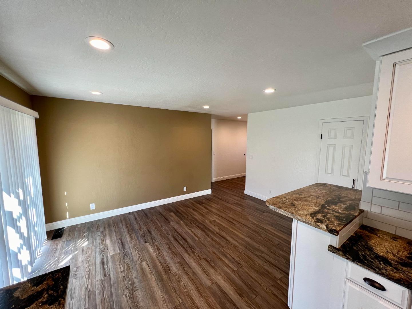 Detail Gallery Image 12 of 16 For 183 Del Mar Dr, Salinas,  CA 93901 - 3 Beds | 2 Baths