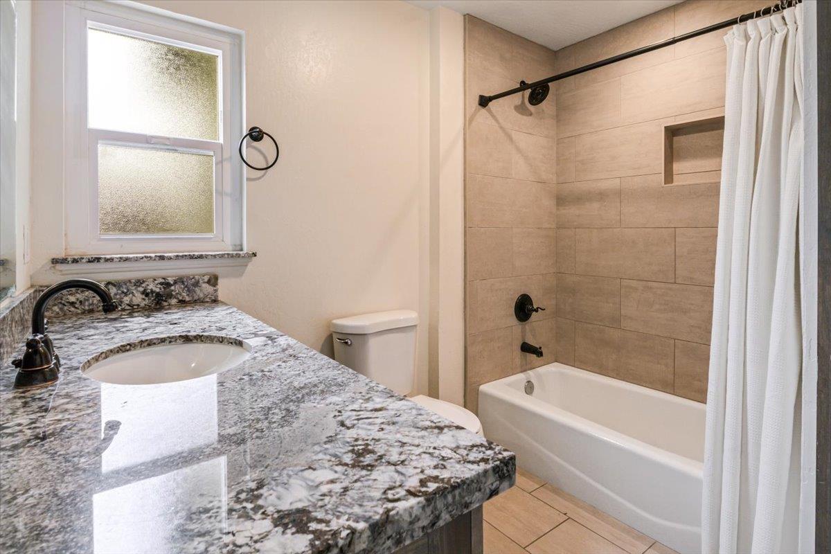 Detail Gallery Image 9 of 16 For 183 Del Mar Dr, Salinas,  CA 93901 - 3 Beds | 2 Baths