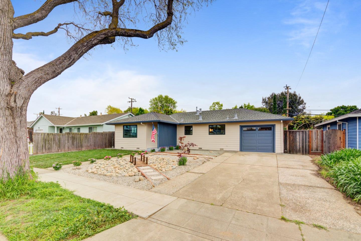 Photo of 883 Mango Ave in Sunnyvale, CA