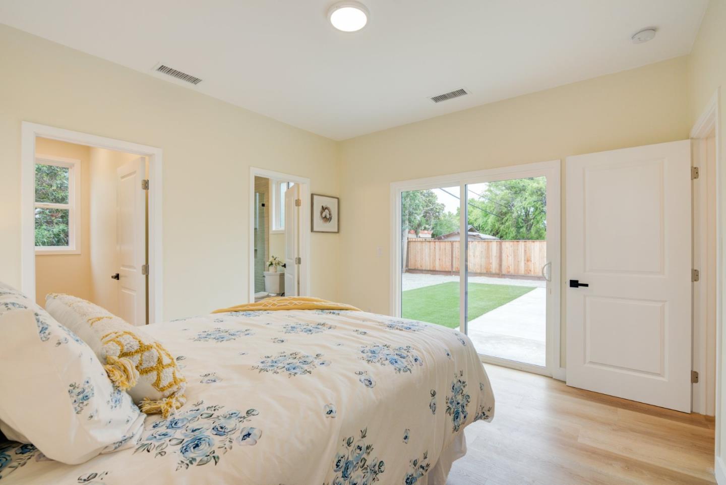 Detail Gallery Image 3 of 34 For 883 Mango Ave, Sunnyvale,  CA 94087 - 4 Beds | 2 Baths