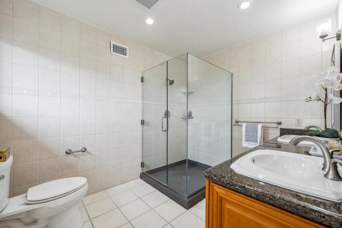 Detail Gallery Image 23 of 37 For 2707 Wakefield Dr, Belmont,  CA 94002 - 4 Beds | 2/1 Baths