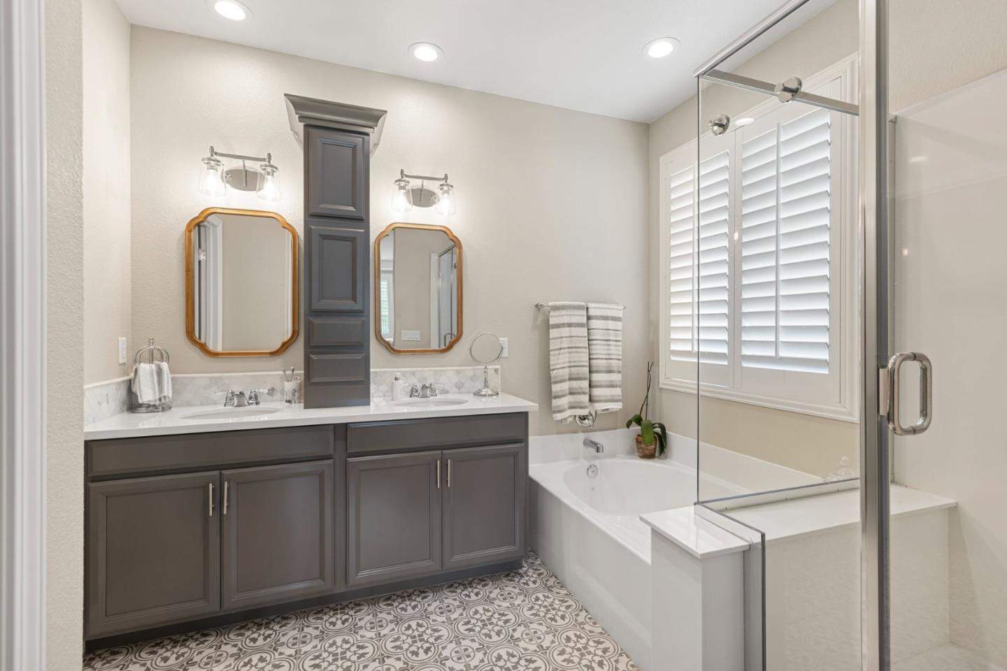 Detail Gallery Image 28 of 62 For 685 Appaloosa Way, Hollister,  CA 95023 - 5 Beds | 3/1 Baths