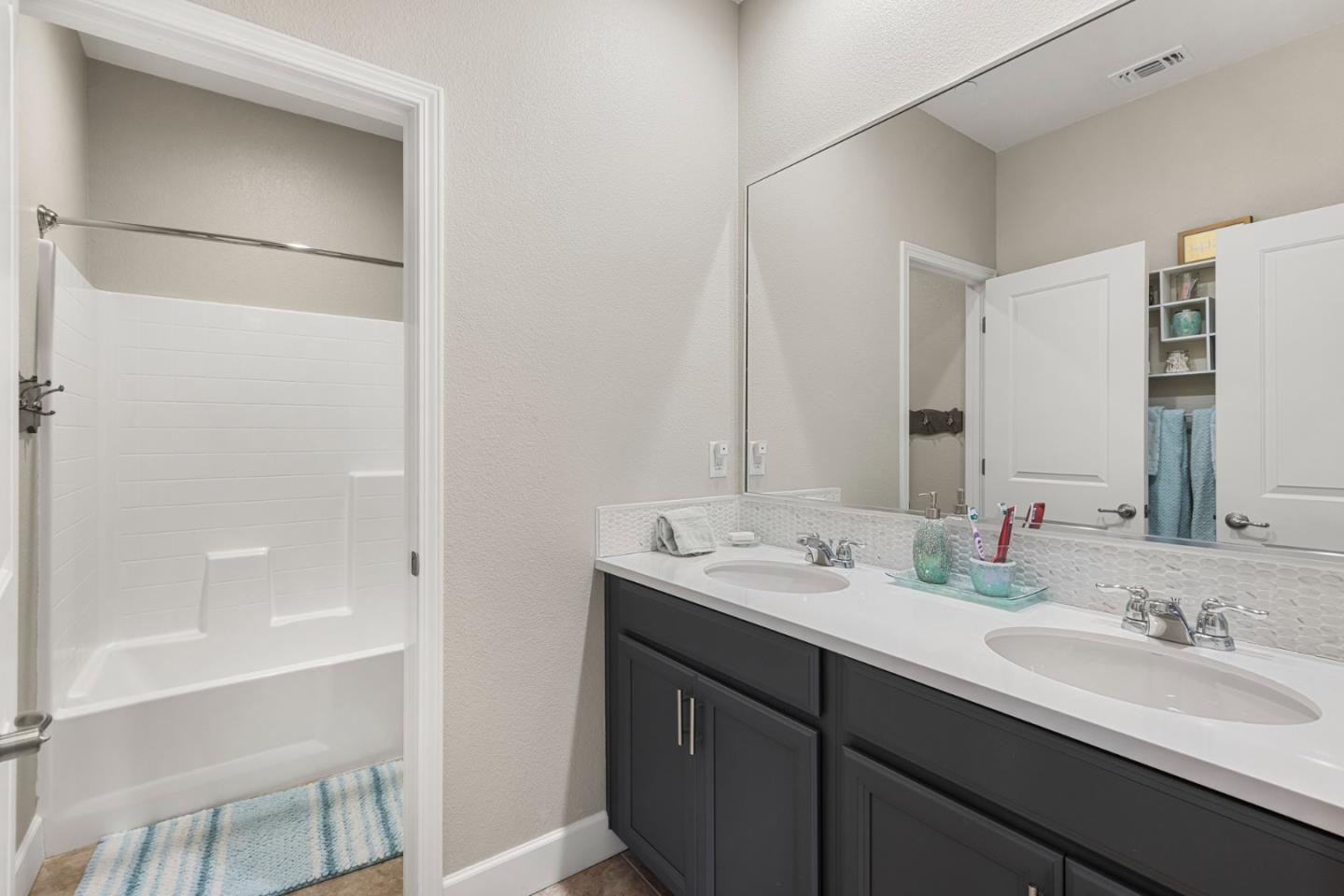 Detail Gallery Image 41 of 62 For 685 Appaloosa Way, Hollister,  CA 95023 - 5 Beds | 3/1 Baths