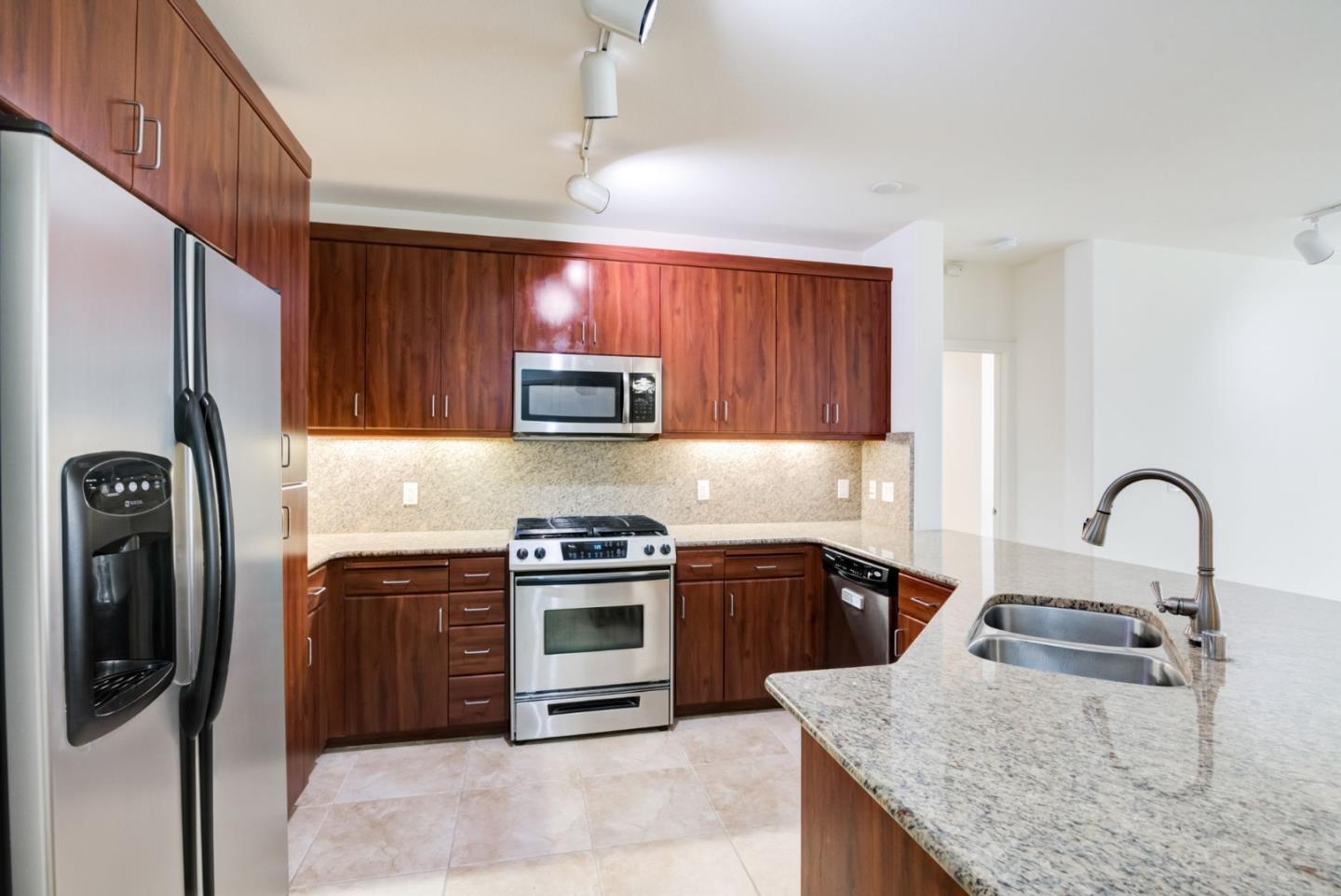 Detail Gallery Image 7 of 28 For 5501 De Marcus Blvd #420,  Dublin,  CA 94568 - 3 Beds | 2 Baths