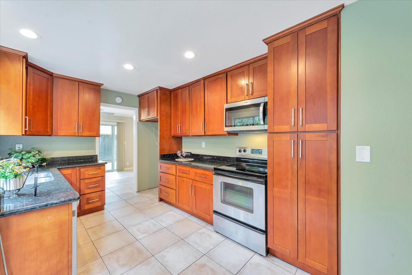 Detail Gallery Image 12 of 39 For 2573 Tolworth Dr, San Jose,  CA 95128 - 3 Beds | 2/1 Baths