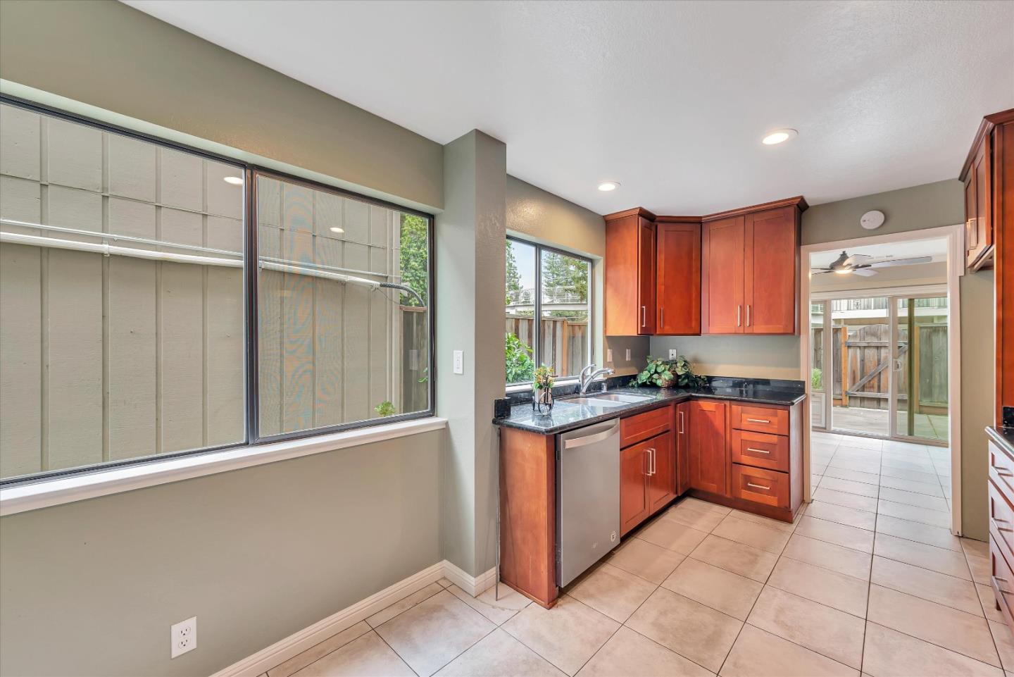 Detail Gallery Image 13 of 39 For 2573 Tolworth Dr, San Jose,  CA 95128 - 3 Beds | 2/1 Baths