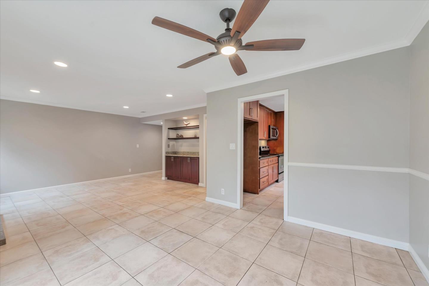 Detail Gallery Image 7 of 39 For 2573 Tolworth Dr, San Jose,  CA 95128 - 3 Beds | 2/1 Baths
