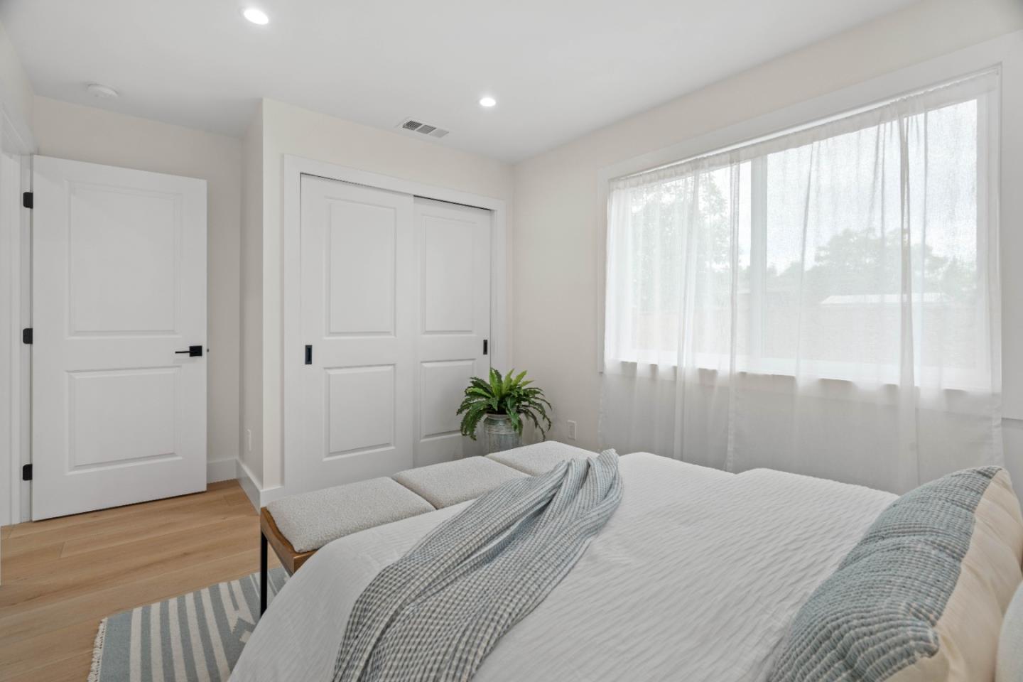 Detail Gallery Image 25 of 45 For 1006 8th Ave, Redwood City,  CA 94063 - 4 Beds | 2/1 Baths