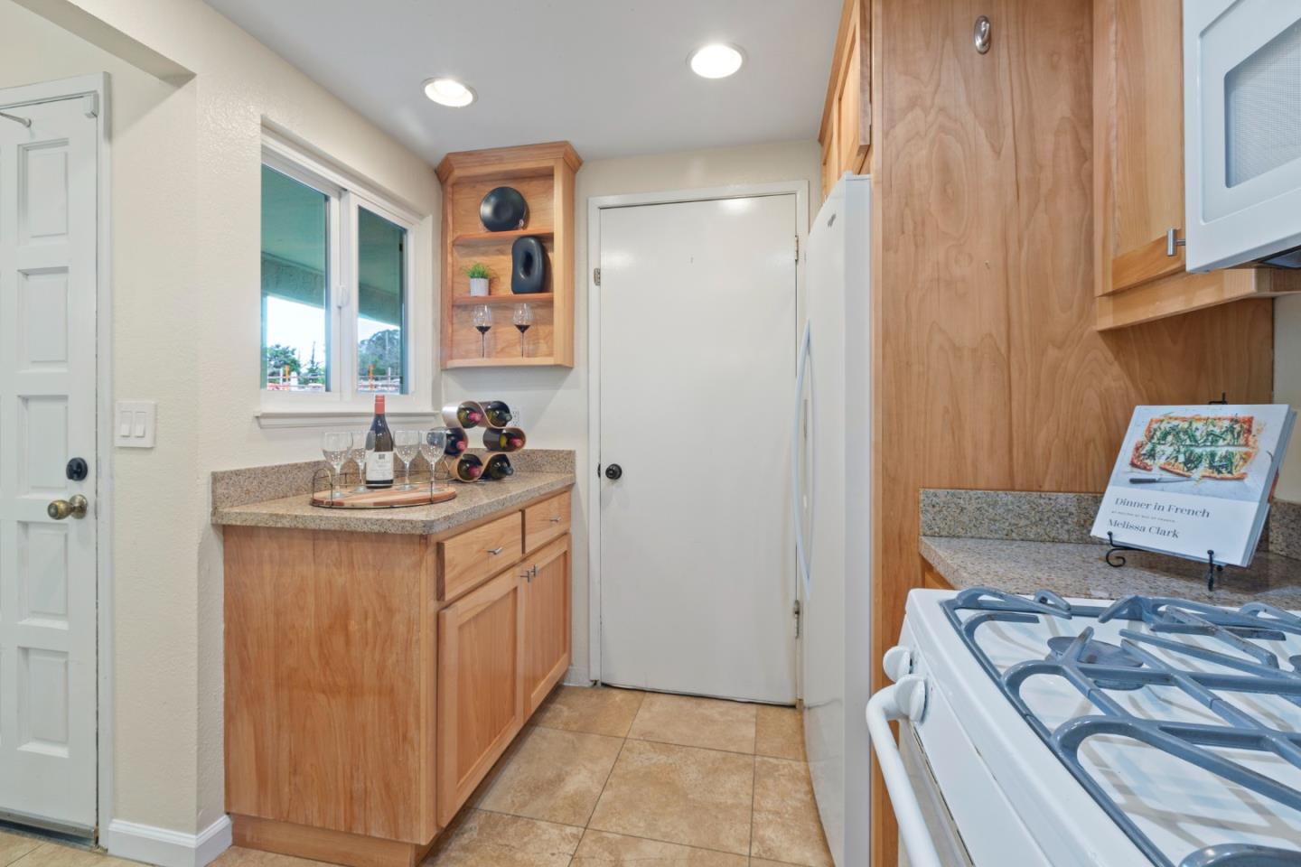 Detail Gallery Image 11 of 34 For 2874 Lindsay Ln, Soquel,  CA 95073 - 3 Beds | 2/1 Baths