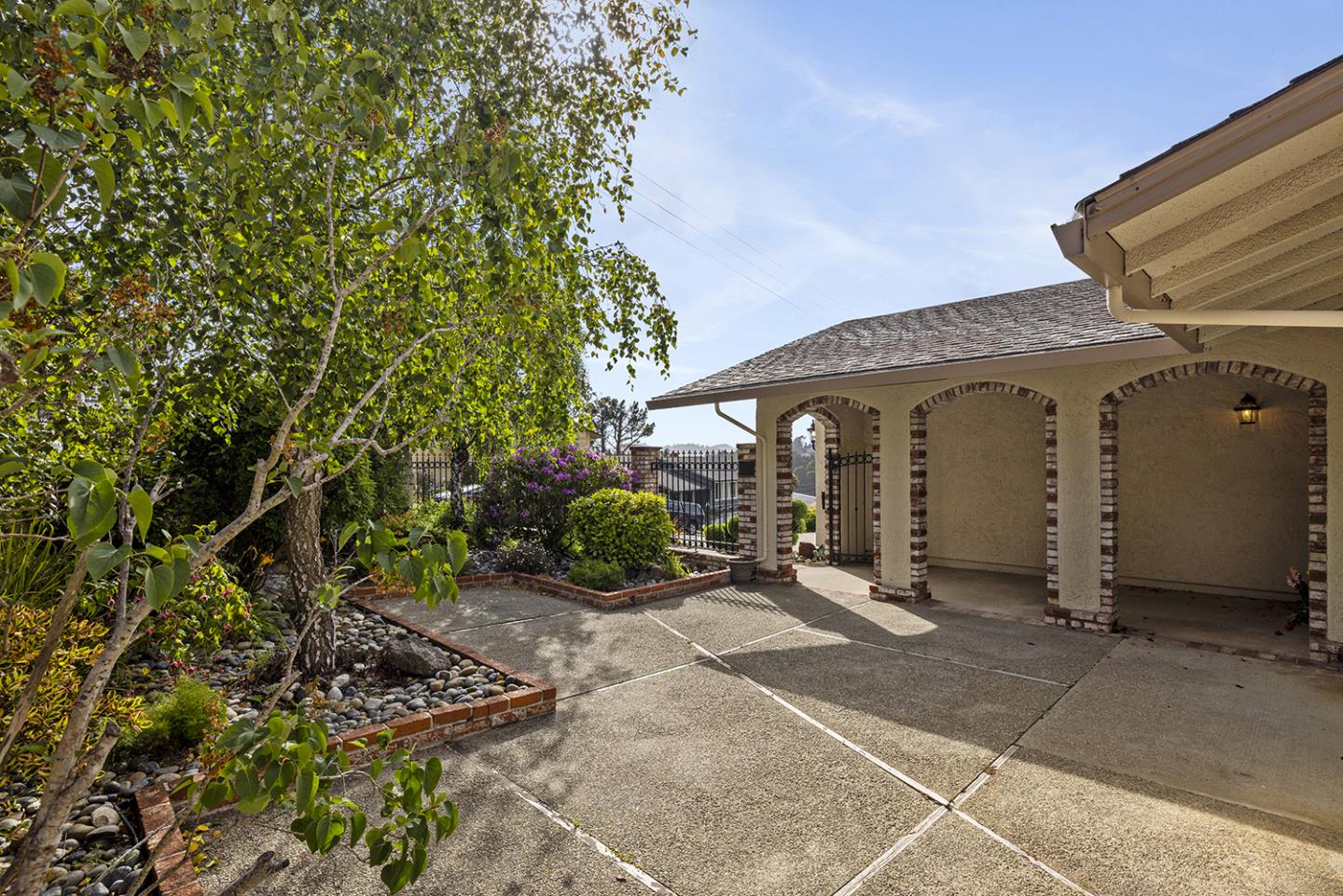 Detail Gallery Image 8 of 86 For 916 Park Pacifica Ave, Pacifica,  CA 94044 - 4 Beds | 2/1 Baths