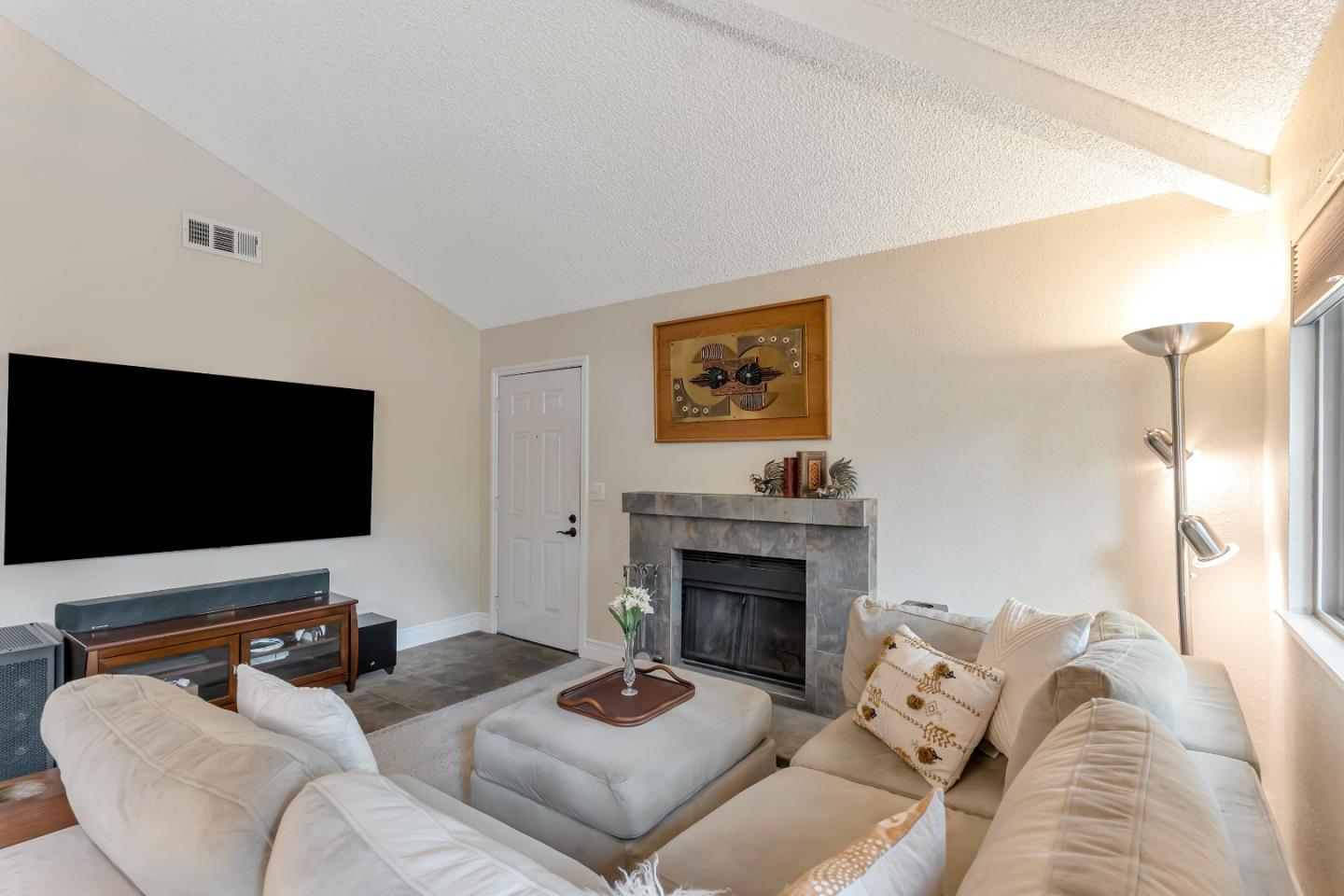 Detail Gallery Image 6 of 30 For 5697 Makati Cir #G,  San Jose,  CA 95123 - 1 Beds | 1 Baths