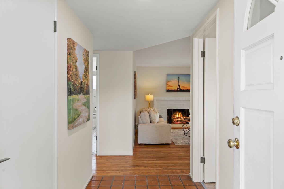 Detail Gallery Image 5 of 38 For 1160 Ashcroft Way, Sunnyvale,  CA 94087 - 3 Beds | 2 Baths
