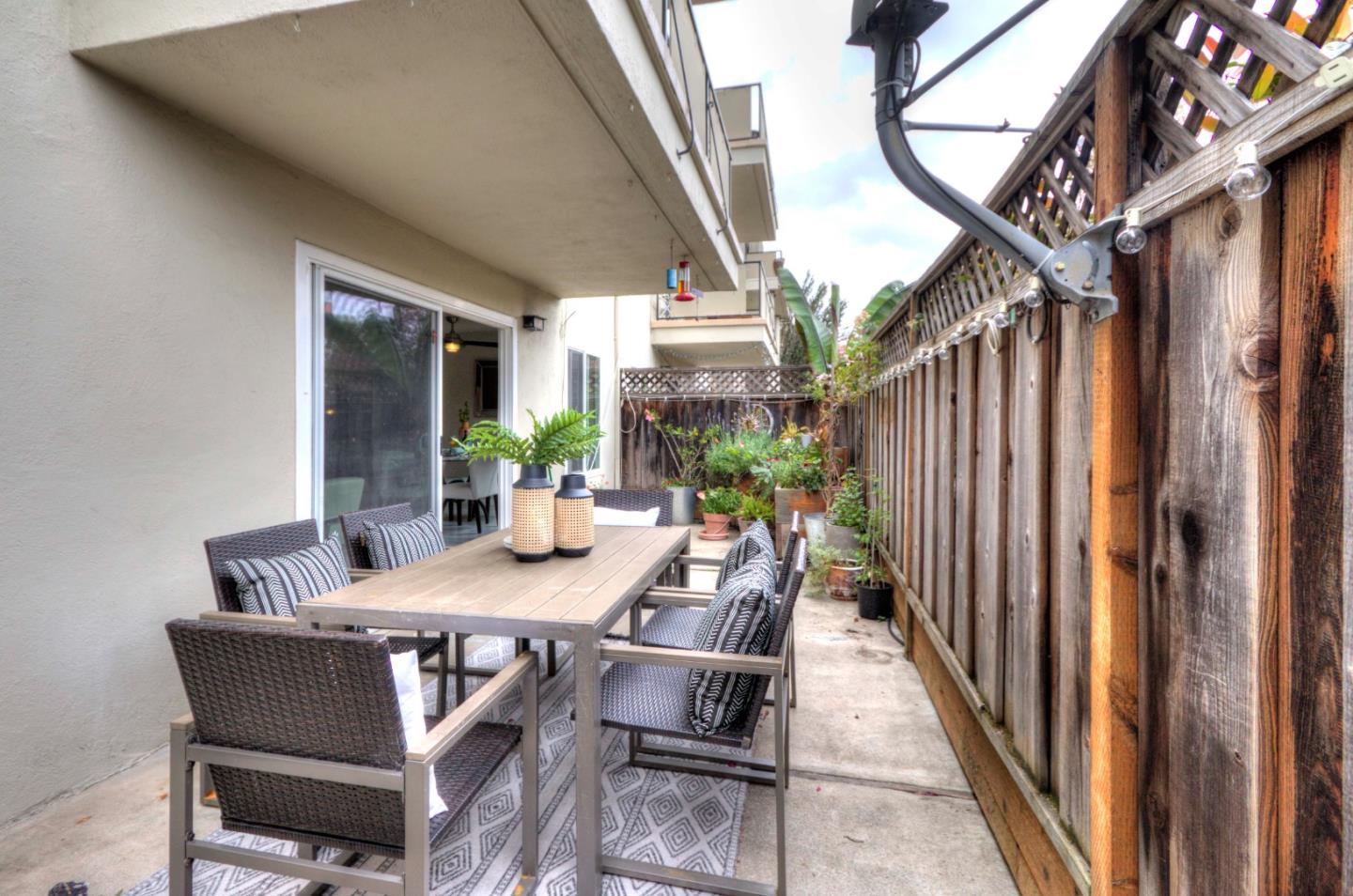 Detail Gallery Image 7 of 16 For 3050 Los Prados St #4,  San Mateo,  CA 94403 - 2 Beds | 2 Baths