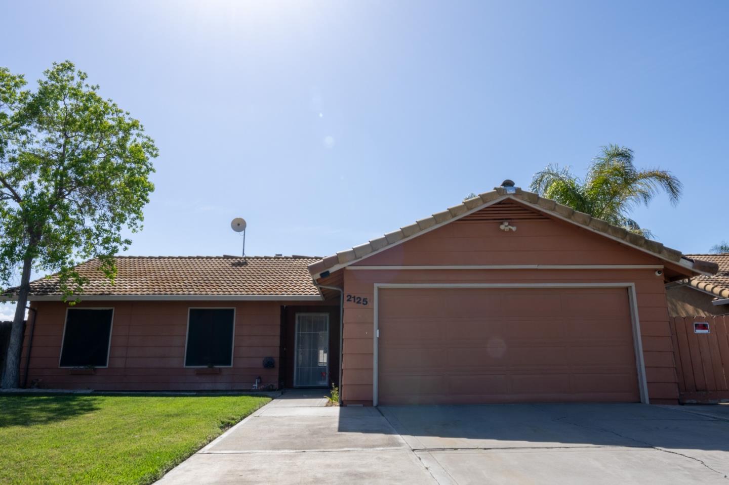 Detail Gallery Image 1 of 30 For 2125 S 12th St, Los Banos,  CA 93635 - 3 Beds | 2 Baths