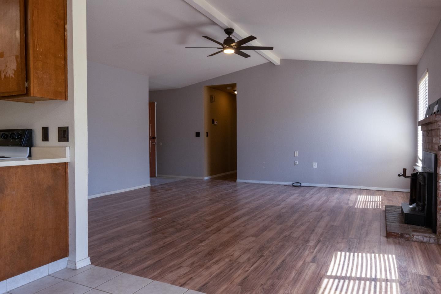 Detail Gallery Image 5 of 30 For 2125 S 12th St, Los Banos,  CA 93635 - 3 Beds | 2 Baths