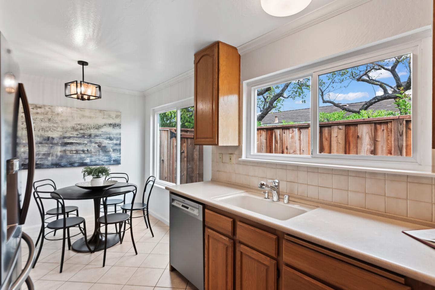 Detail Gallery Image 10 of 26 For 858 Neptune Ct, San Mateo,  CA 94404 - 2 Beds | 2 Baths