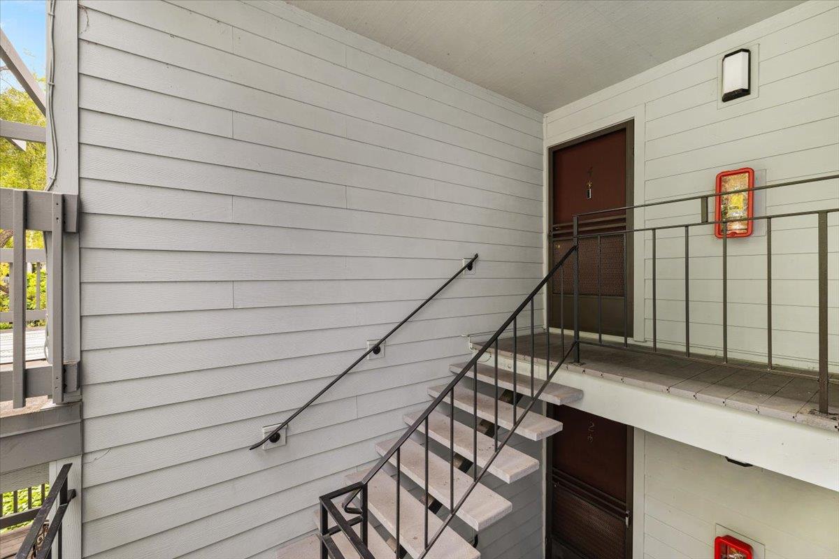 Detail Gallery Image 4 of 22 For 70 Laurie Meadows Dr #4,  San Mateo,  CA 94403 - 2 Beds | 1 Baths