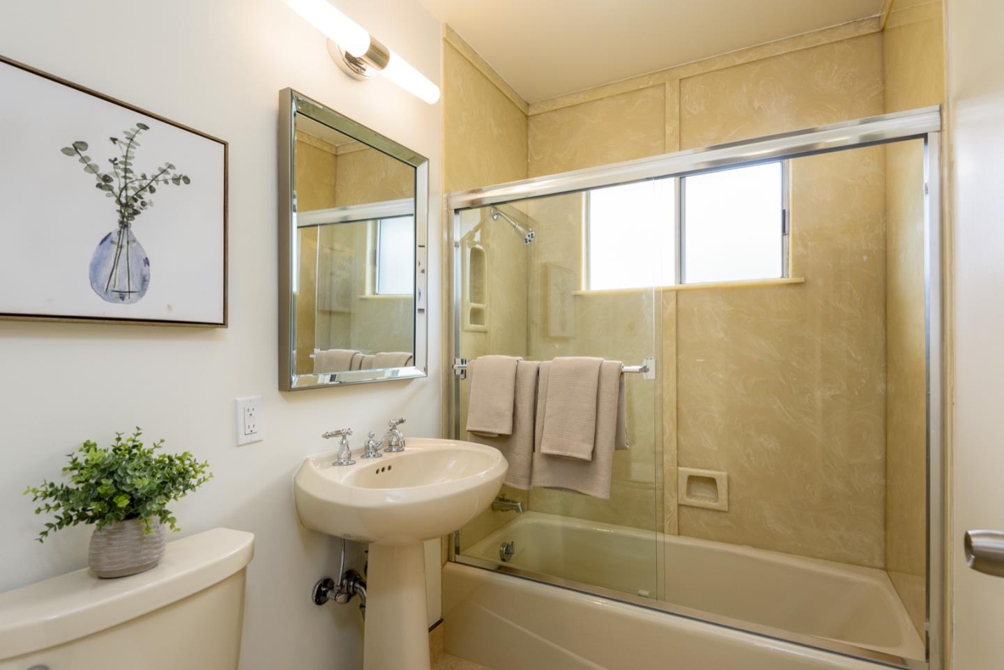 Detail Gallery Image 14 of 22 For 1824 Chula Vista Dr, Belmont,  CA 94002 - 3 Beds | 2 Baths