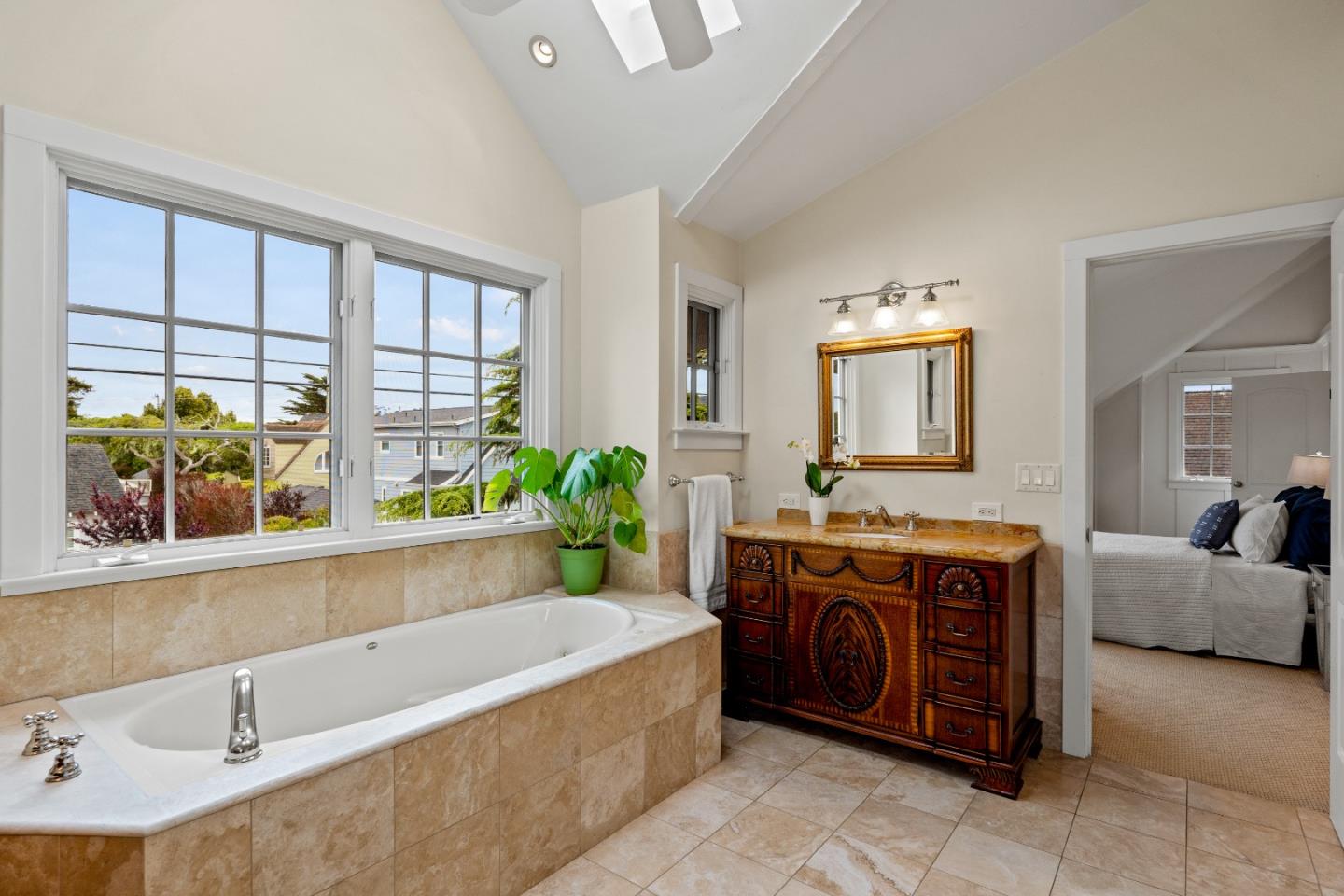 Detail Gallery Image 16 of 22 For 416 Willow St, Pacific Grove,  CA 93950 - 5 Beds | 2 Baths