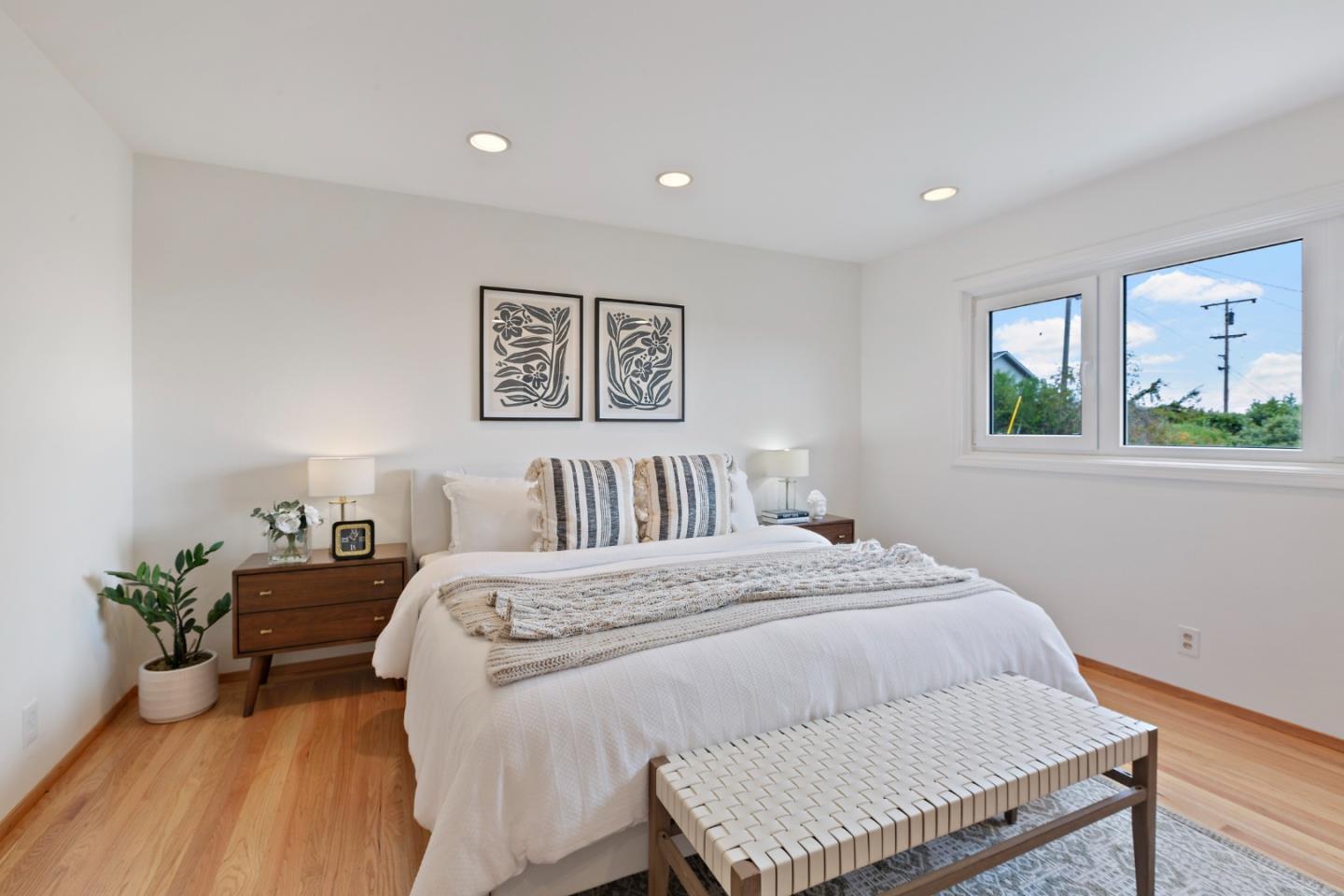 Detail Gallery Image 29 of 52 For 971 Edgecliff Way, Redwood City,  CA 94061 - 3 Beds | 2/1 Baths