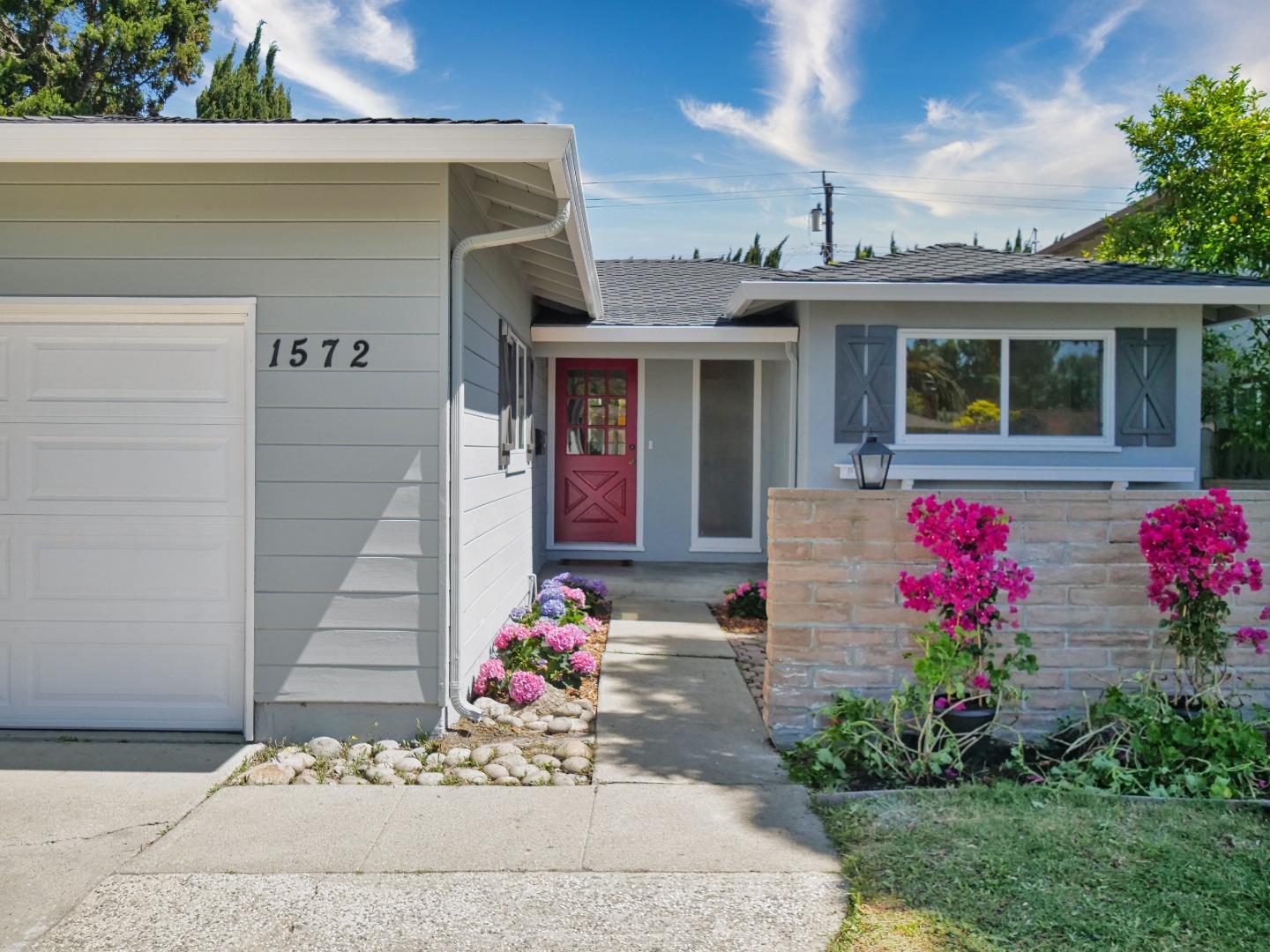 Detail Gallery Image 2 of 116 For 1572 Spring St, Mountain View,  CA 94043 - 3 Beds | 2 Baths
