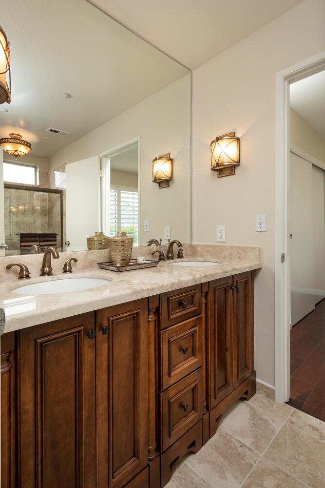Detail Gallery Image 12 of 19 For 334 Meridian Dr, Redwood City,  CA 94065 - 3 Beds | 2/1 Baths