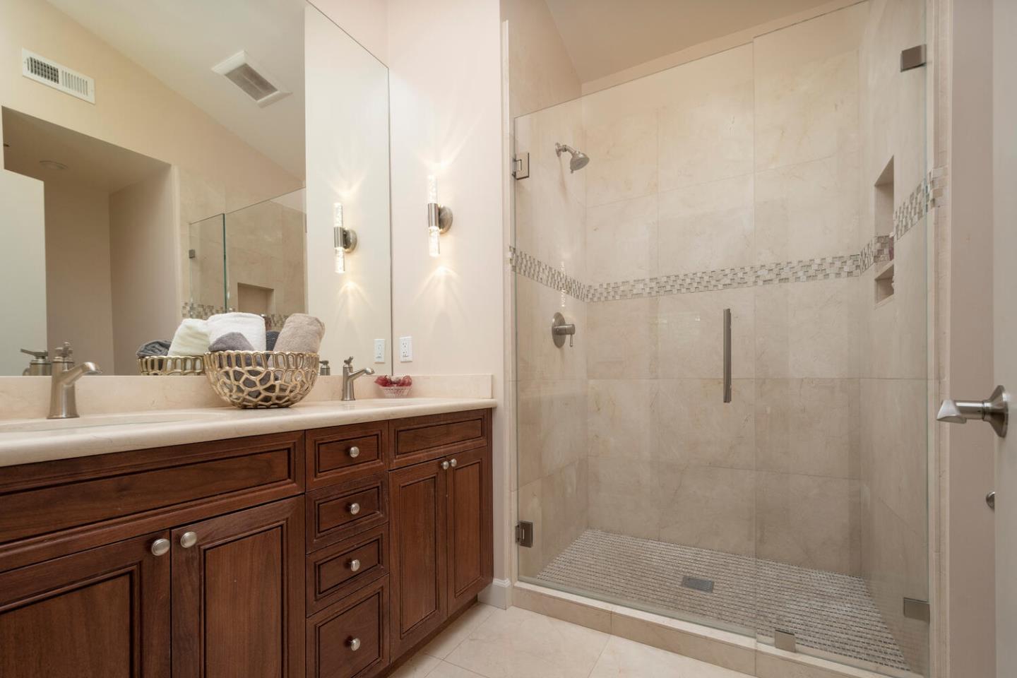 Detail Gallery Image 13 of 19 For 334 Meridian Dr, Redwood City,  CA 94065 - 3 Beds | 2/1 Baths