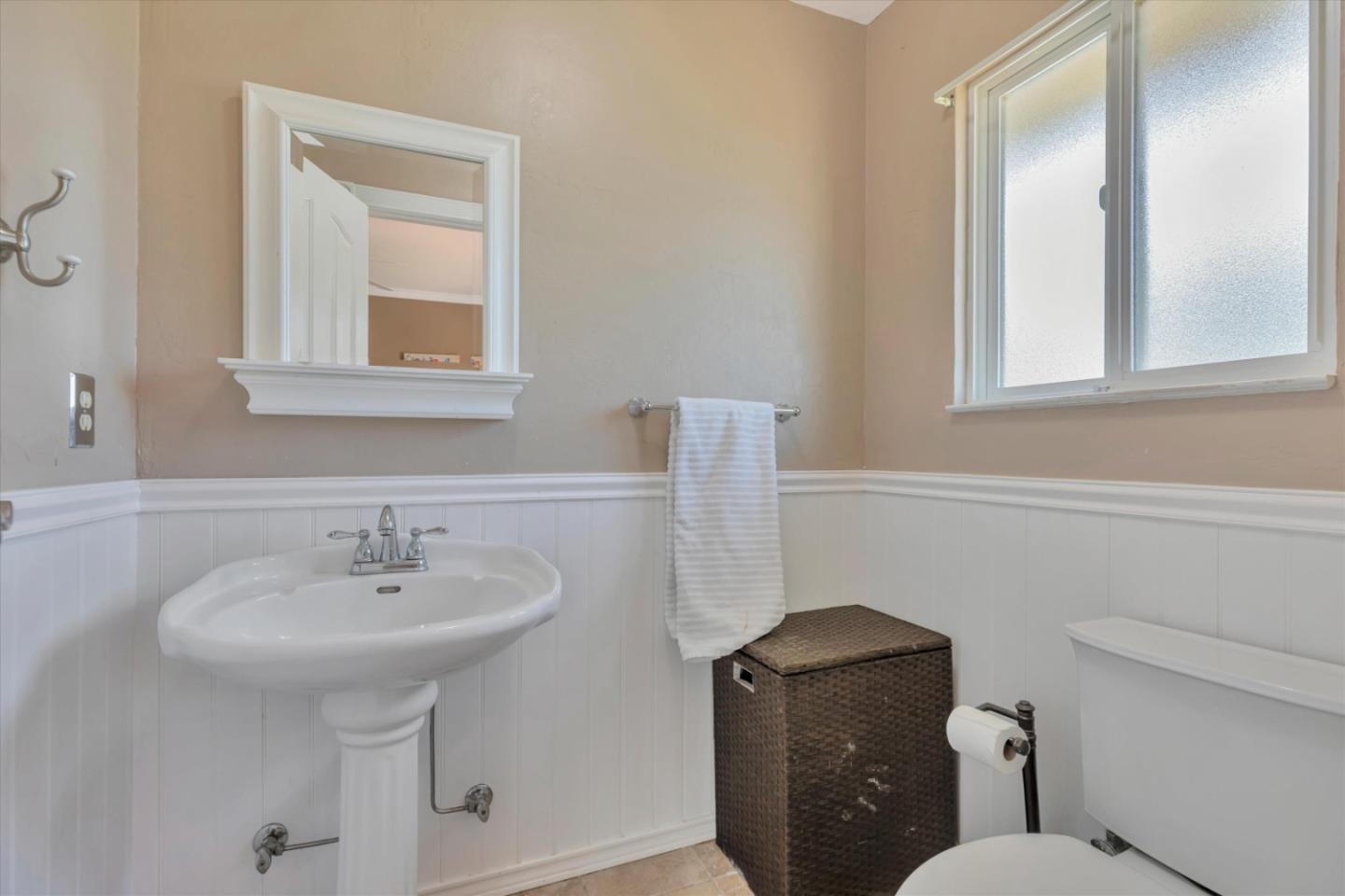 Detail Gallery Image 22 of 33 For 16590 Jackson Oaks Dr, Morgan Hill,  CA 95037 - 4 Beds | 2/1 Baths