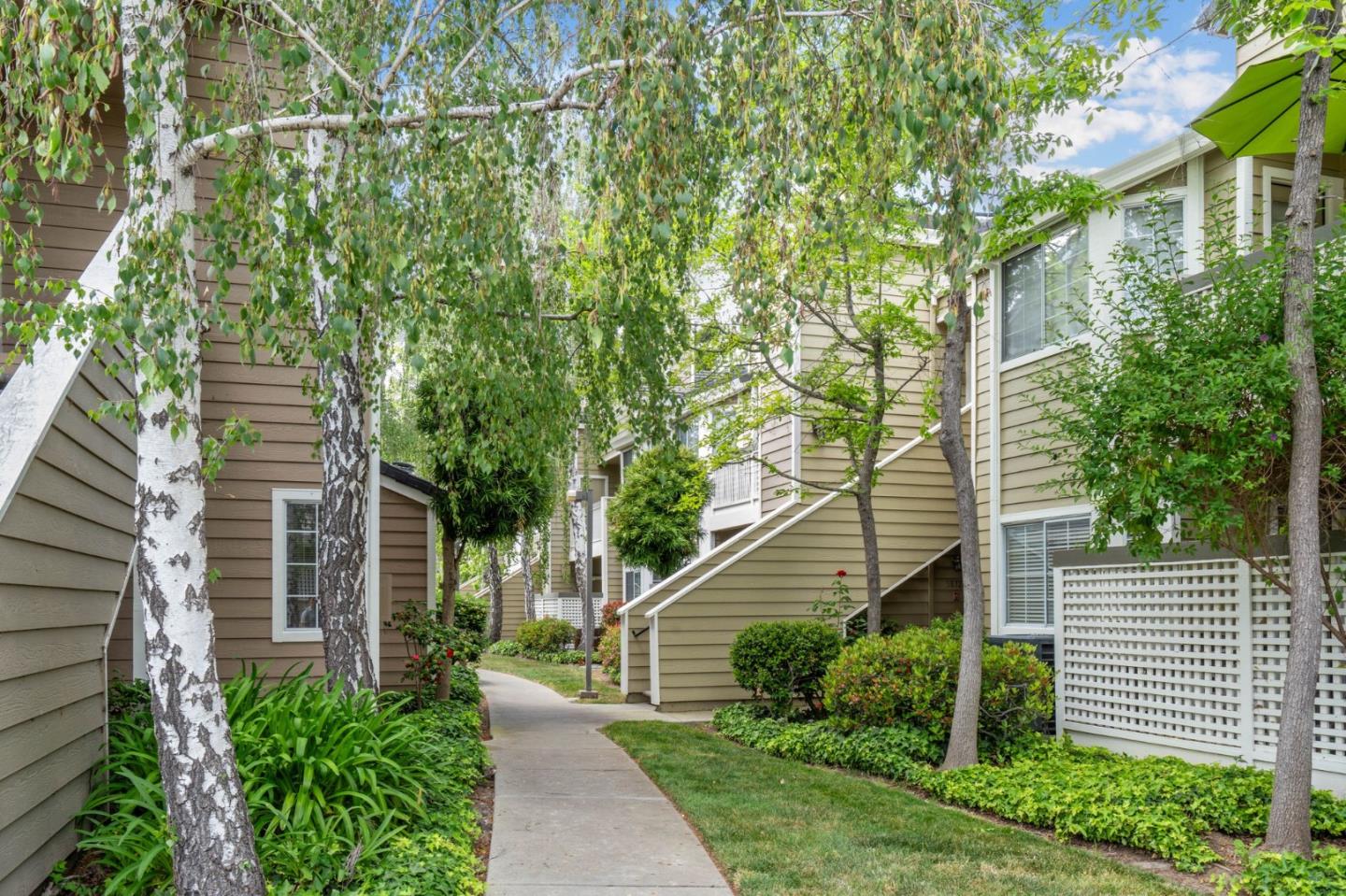 Browse active condo listings in PARK ALMADEN