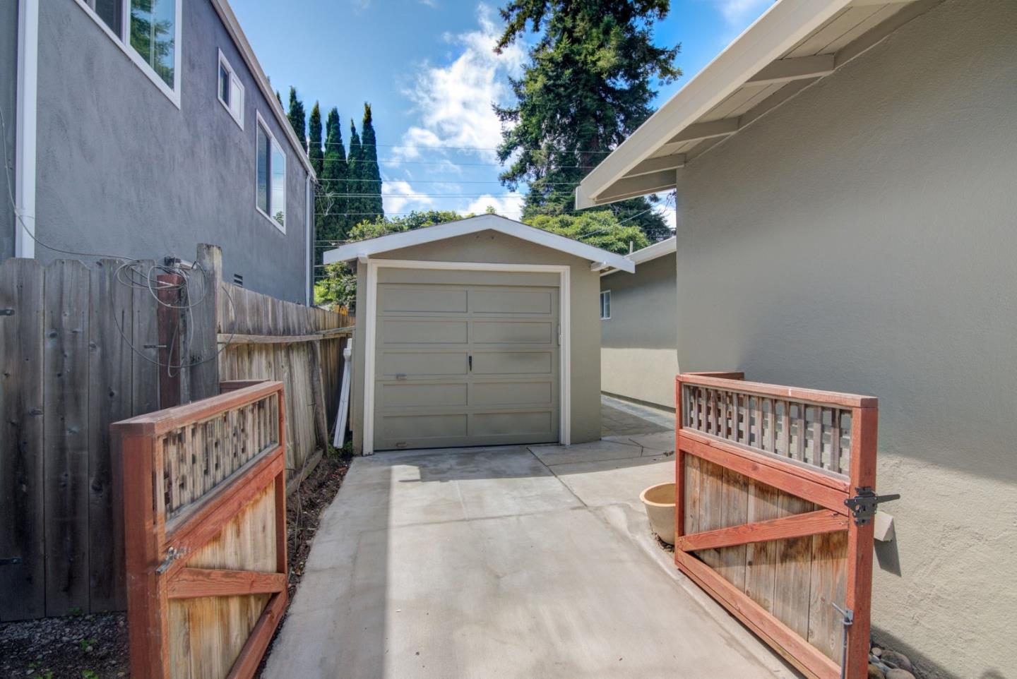 Detail Gallery Image 29 of 46 For 1037 Paloma Ave, Burlingame,  CA 94010 - 3 Beds | 2/1 Baths