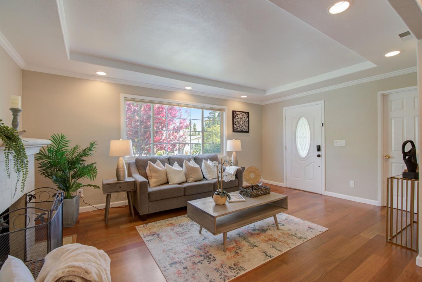 Detail Gallery Image 5 of 46 For 1037 Paloma Ave, Burlingame,  CA 94010 - 3 Beds | 2/1 Baths