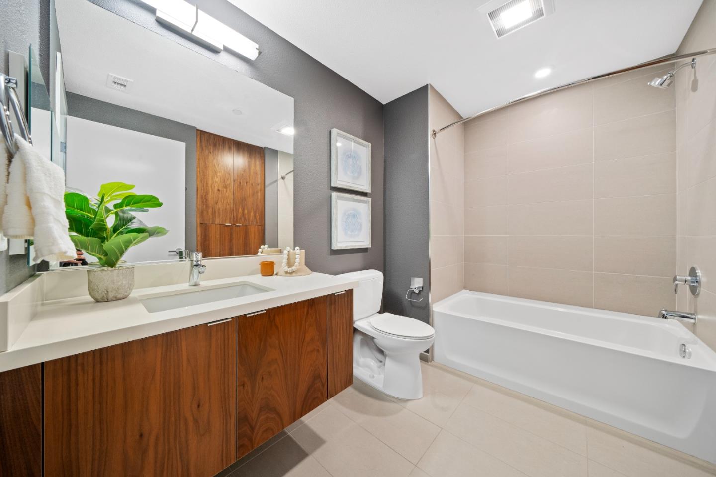 Detail Gallery Image 18 of 33 For 1101 W El Camino Real #210,  Mountain View,  CA 94040 - 2 Beds | 2 Baths