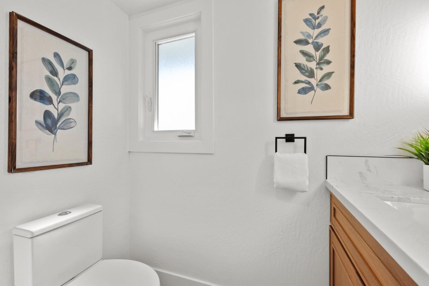 Detail Gallery Image 23 of 60 For 1268 Laurel Hill Dr, San Mateo,  CA 94402 - 4 Beds | 2/1 Baths