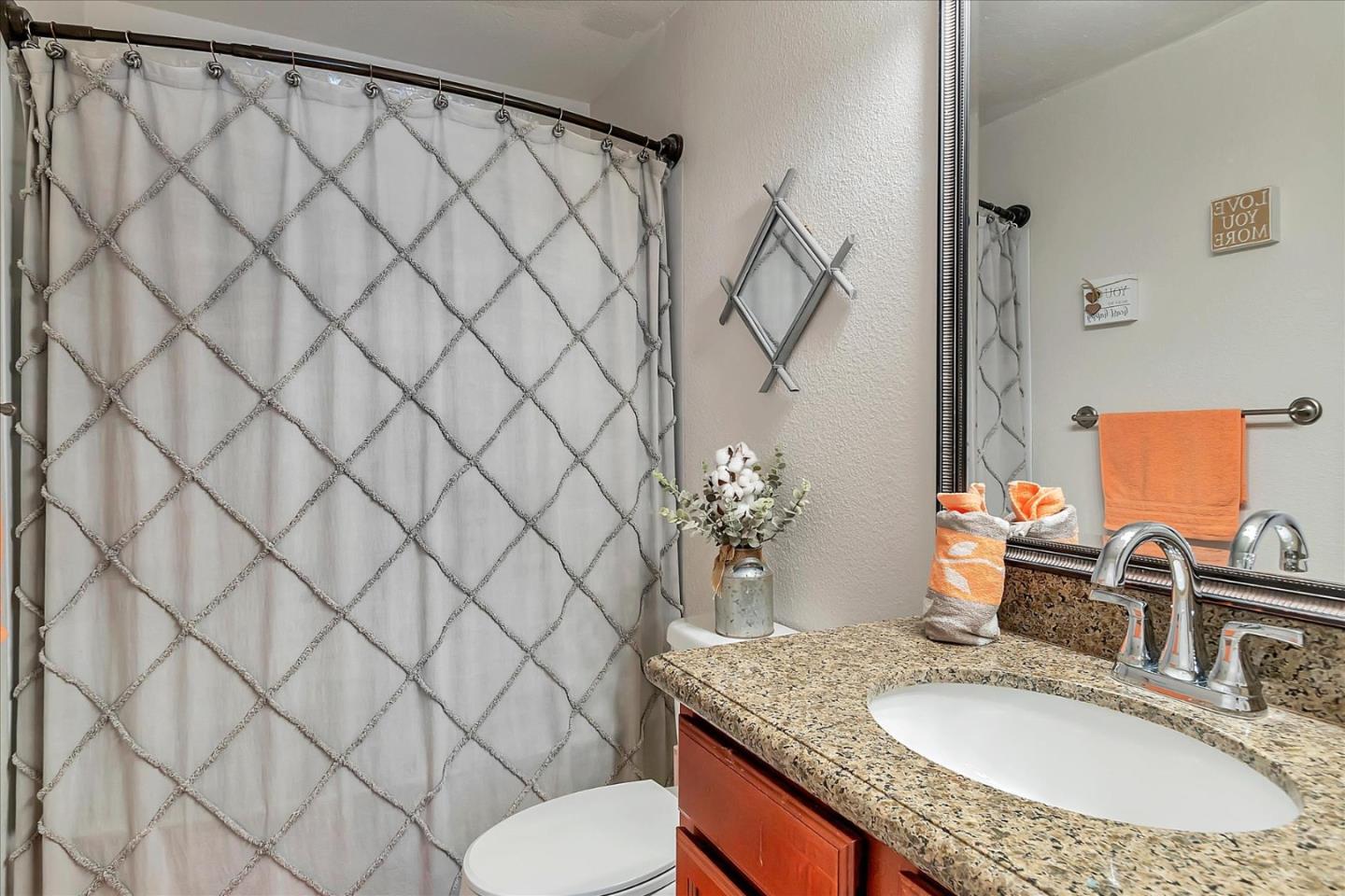 Detail Gallery Image 14 of 35 For 1082 Yarwood Ct, San Jose,  CA 95128 - 2 Beds | 2 Baths