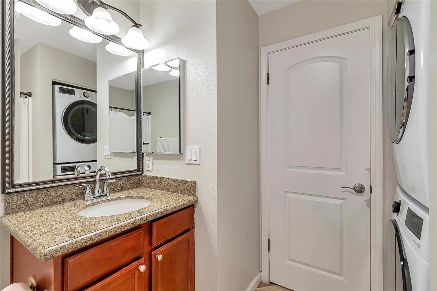 Detail Gallery Image 17 of 35 For 1082 Yarwood Ct, San Jose,  CA 95128 - 2 Beds | 2 Baths