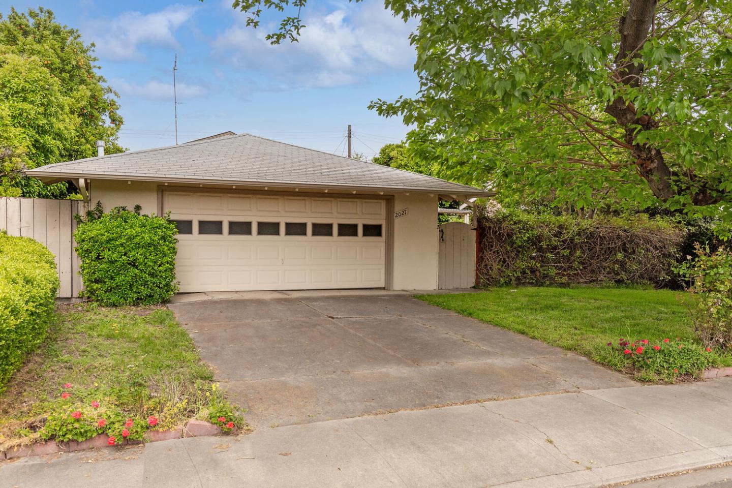 Photo of 2027 San Rafael Ct in Santa Clara, CA