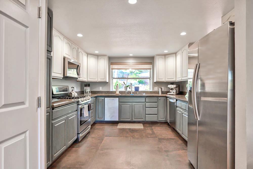 Detail Gallery Image 14 of 45 For 13818 Hemlock Dr, Penn Valley,  CA 95946 - 3 Beds | 2 Baths