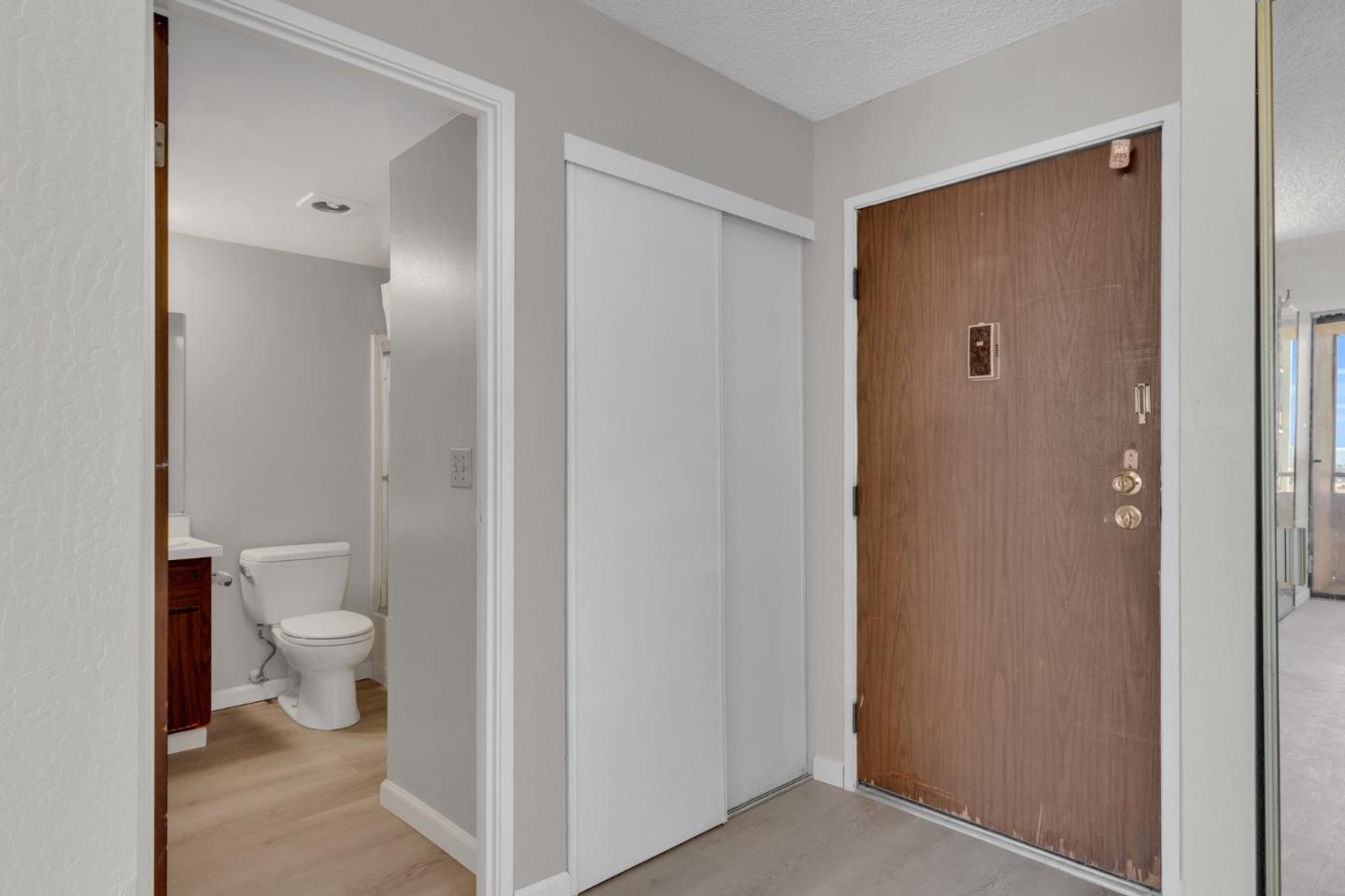Detail Gallery Image 2 of 26 For 801 Franklin St #819,  Oakland,  CA 94607 - 1 Beds | 1 Baths