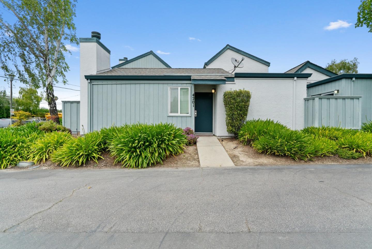 Detail Gallery Image 1 of 37 For 4201 Sea Pines Ct, Capitola,  CA 95010 - 2 Beds | 1 Baths