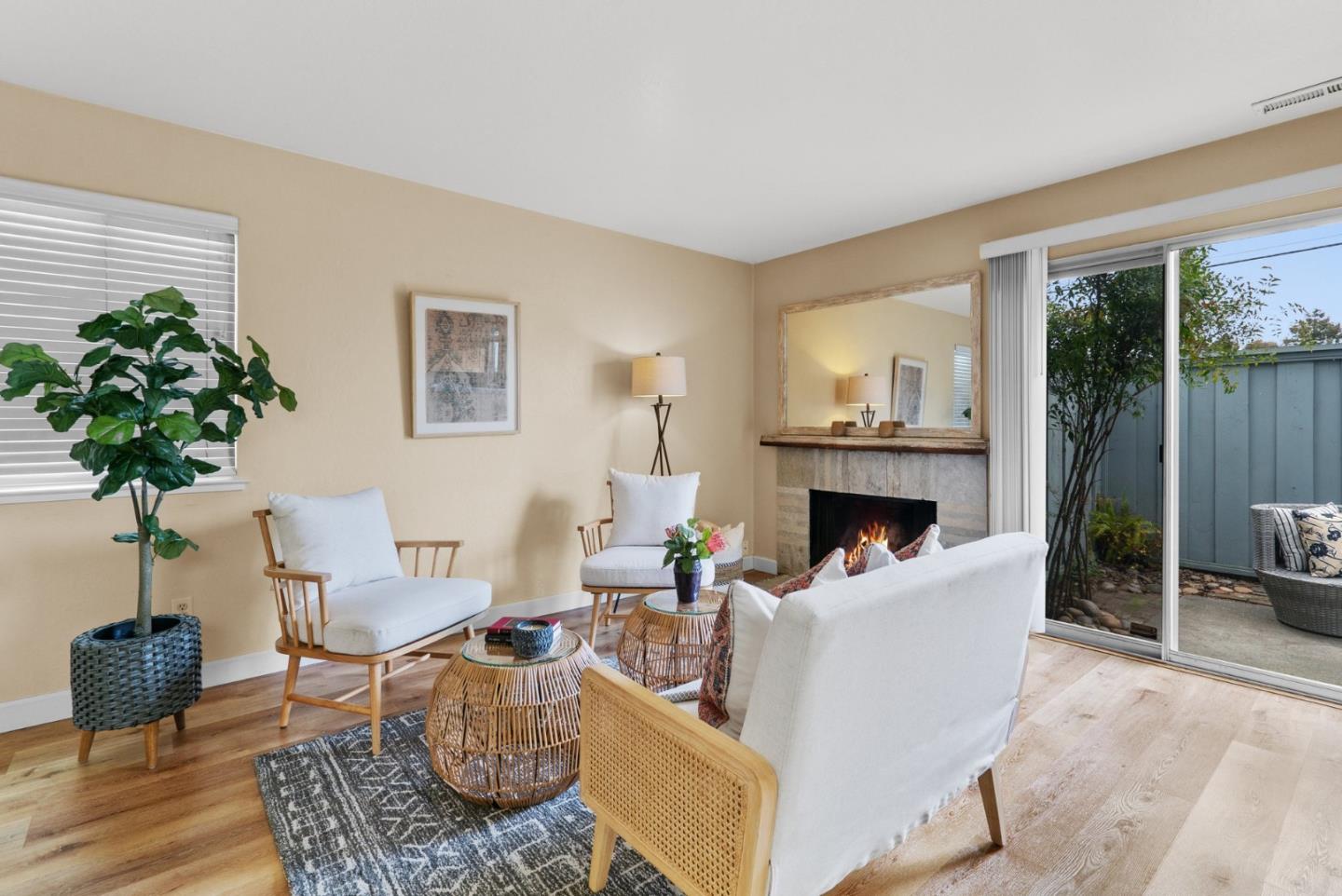 Detail Gallery Image 5 of 37 For 4201 Sea Pines Ct, Capitola,  CA 95010 - 2 Beds | 1 Baths