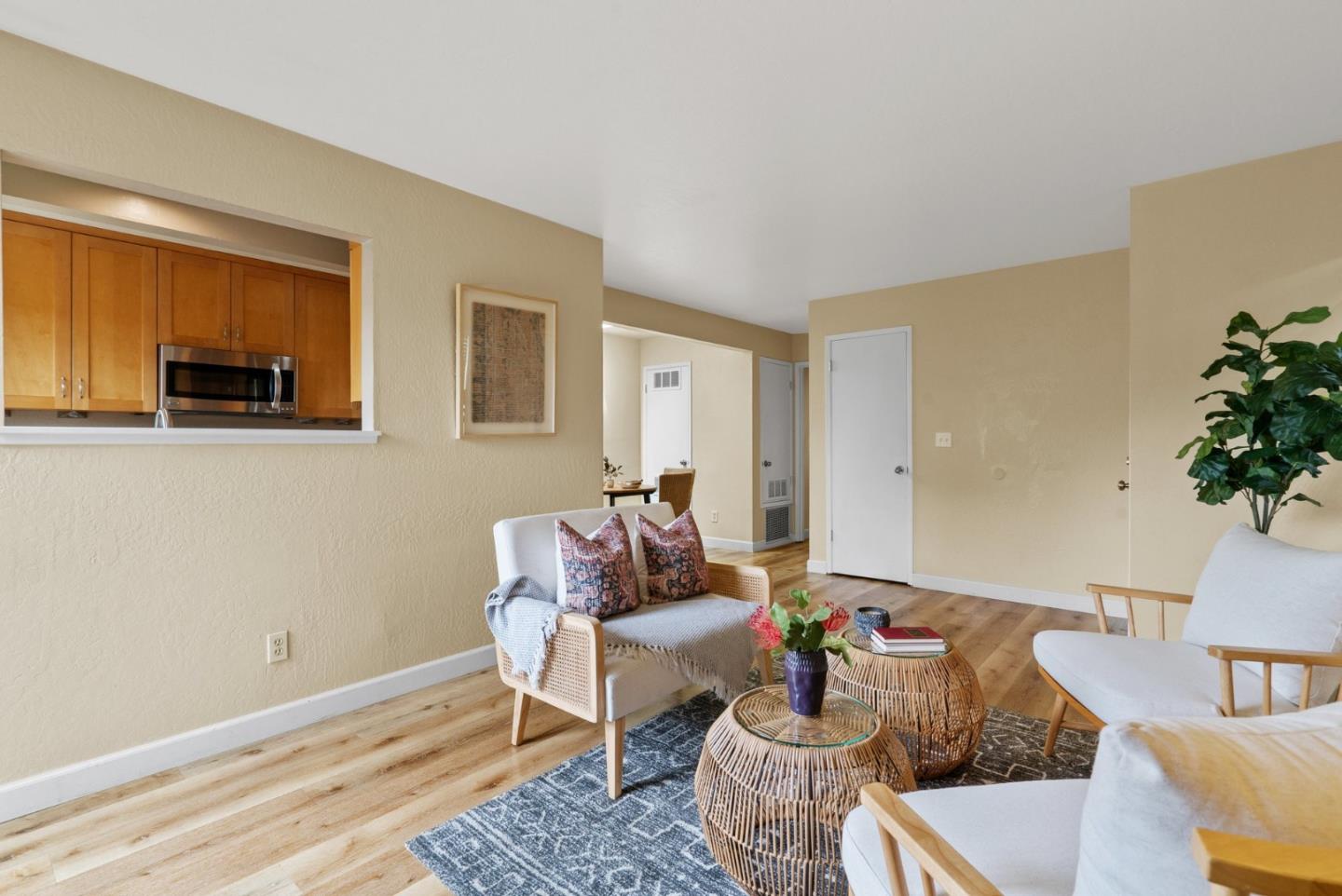 Detail Gallery Image 8 of 37 For 4201 Sea Pines Ct, Capitola,  CA 95010 - 2 Beds | 1 Baths