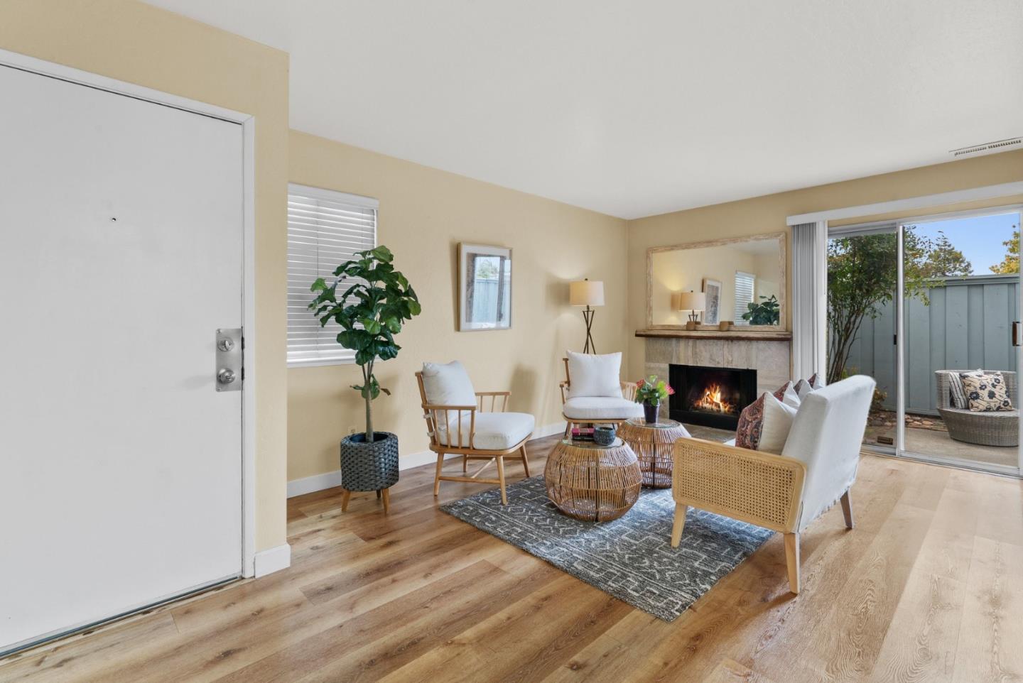 Detail Gallery Image 9 of 37 For 4201 Sea Pines Ct, Capitola,  CA 95010 - 2 Beds | 1 Baths