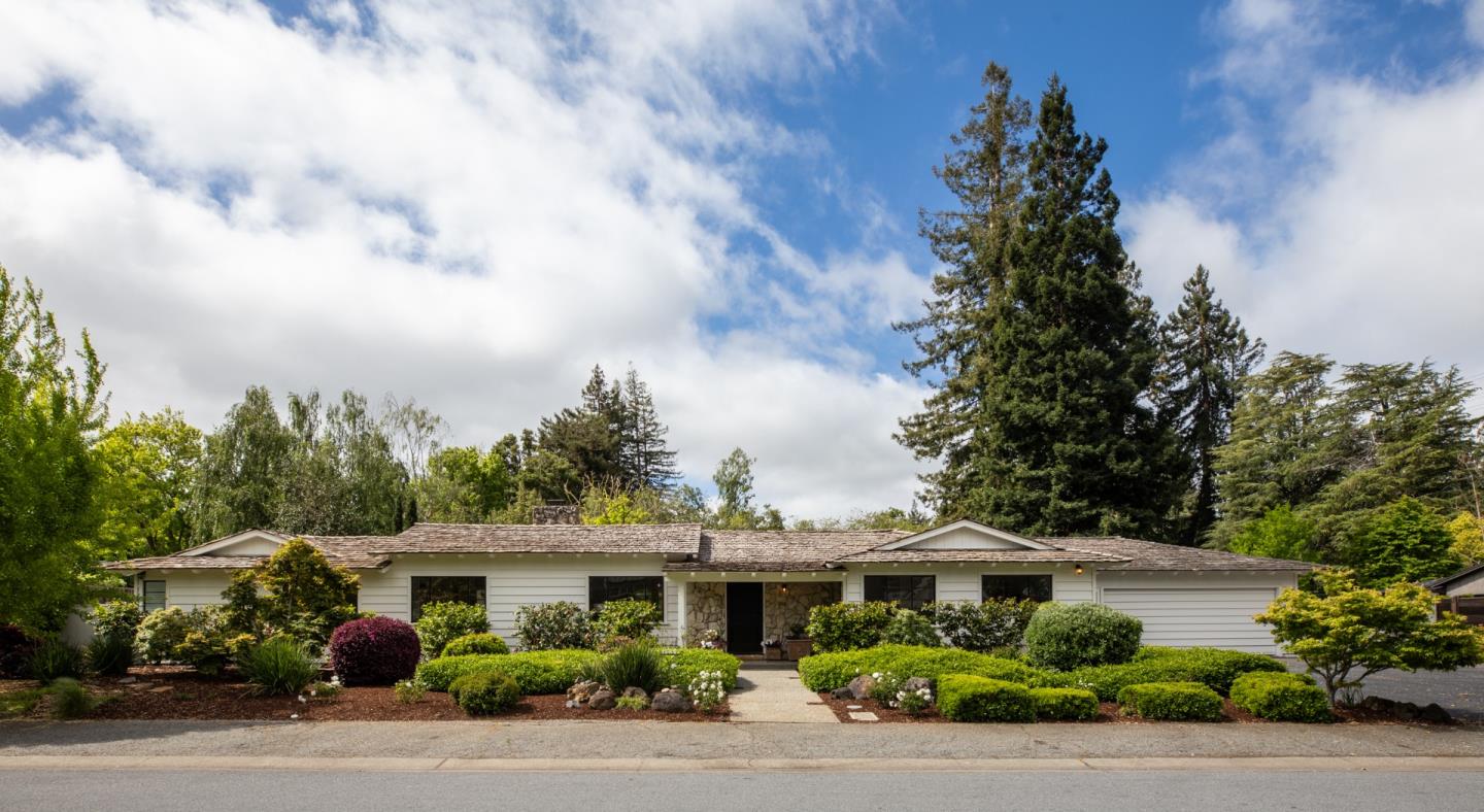 Detail Gallery Image 1 of 27 For 1385 Corinne Ln, Menlo Park,  CA 94025 - 3 Beds | 2/2 Baths